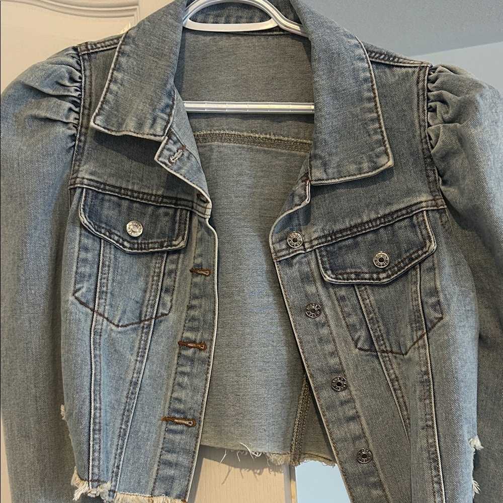 Stylish Denim Jacket with Puff Sleeves